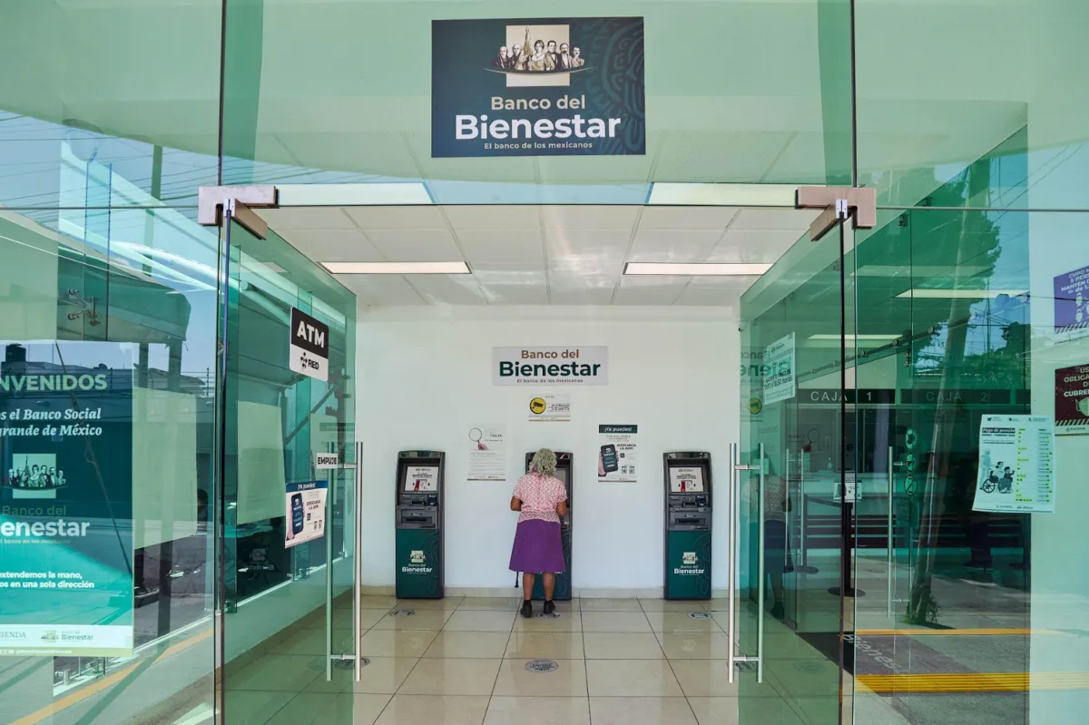 Jubilados del IMSS pueden recibir dos pensiones en una sola cuenta del Banco del Bienestar: así funciona