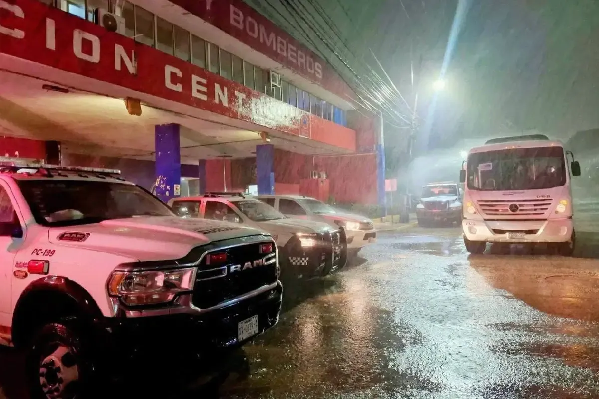 Veracruz suma 10 muertos por frente frío; persisten inundaciones