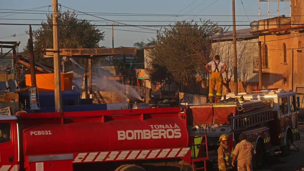 ¡Amor ardiente! Pleito por un hombre termina con casa quemada en Tlaquepaque