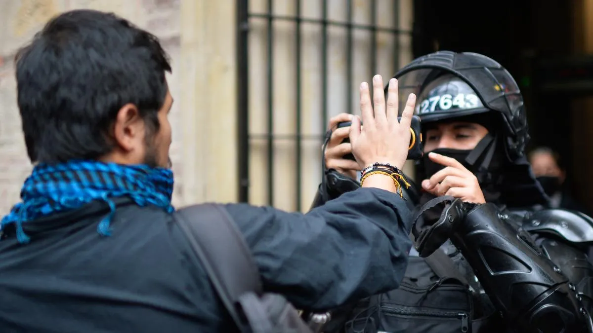 ONG denuncia agresiones policiales contra periodistas en Colombia