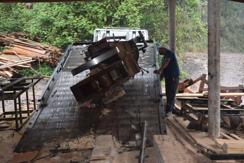Asegura FGE maquinaria para procesar madera durante cateos en Madero