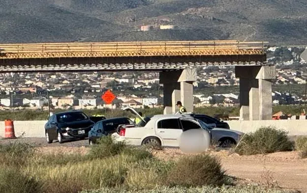 Choque entre tráiler y vehículo cierra la US54