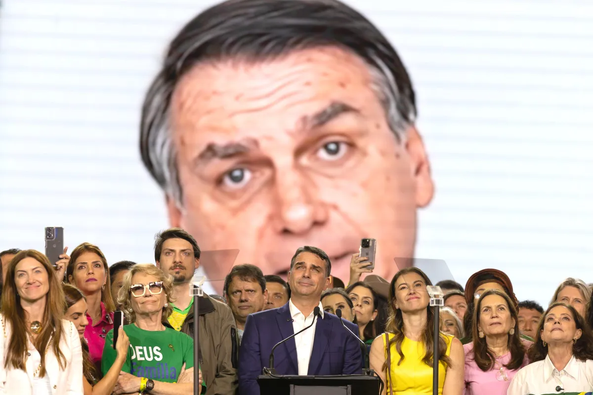 Un Bolsonaro fue condenado a prisión. Ahora otro podría ser presidente
