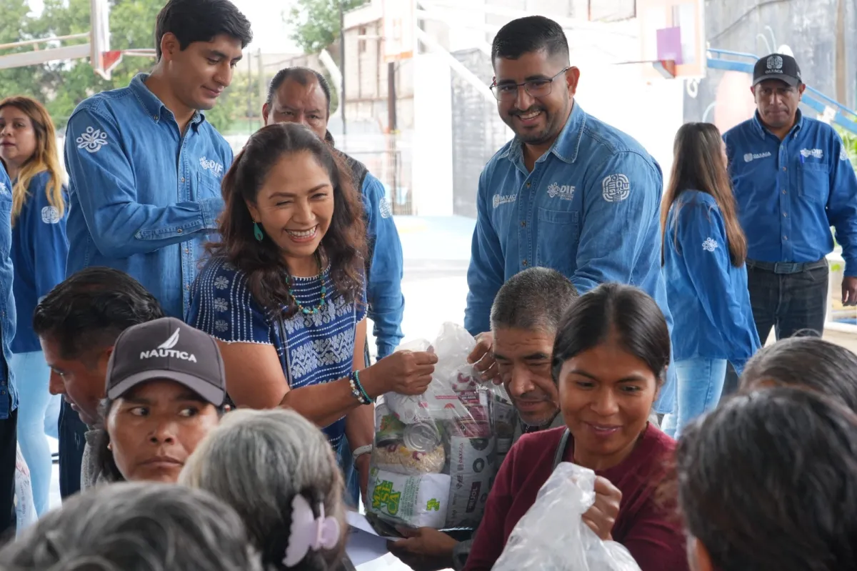 Entrega DIF Oaxaca mil 200 apoyos alimentarios en la capital