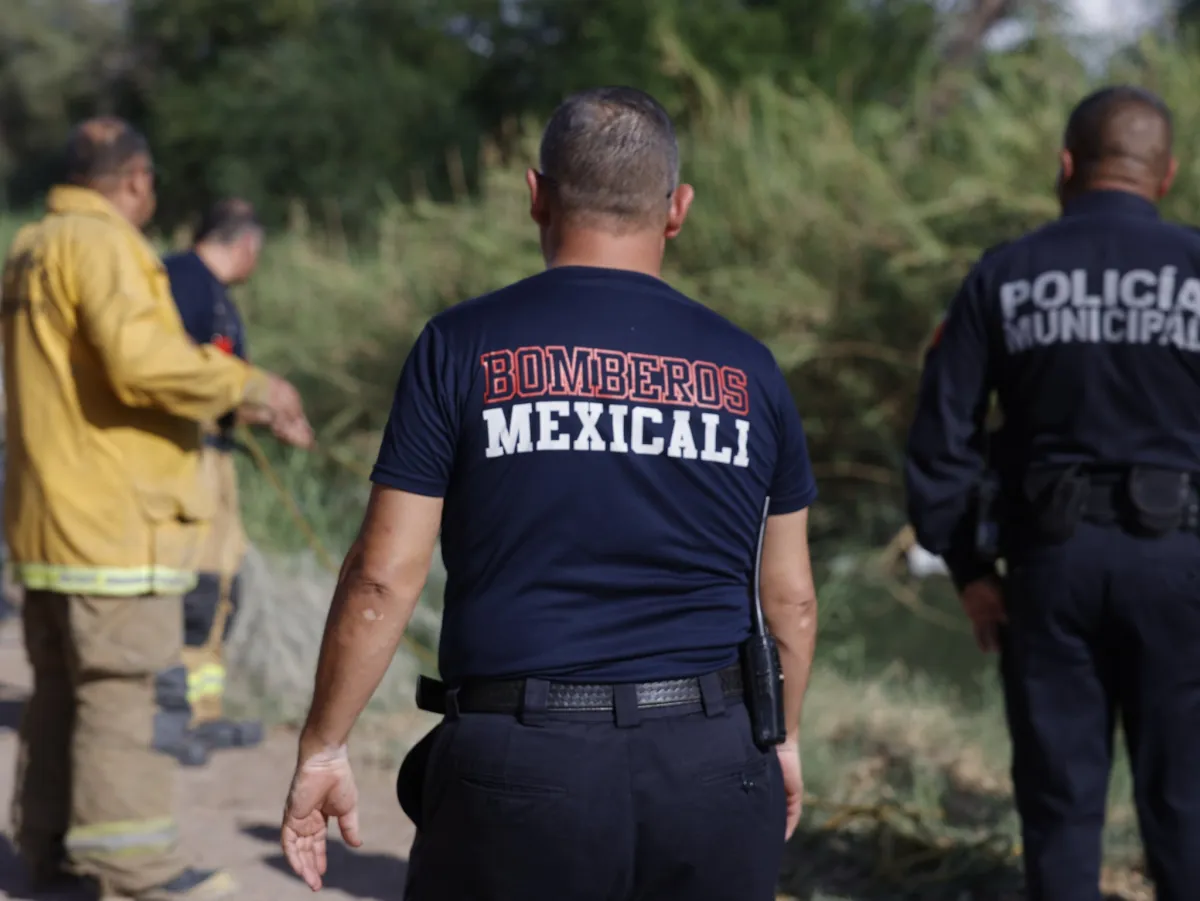 Muere hombre tras caer camioneta a un canal en Mexicali