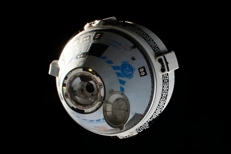 Dos astronautas varados durante nueve meses, motores descompuestos y fugas de helio: aún así, la NASA sigue confiando en la Starliner