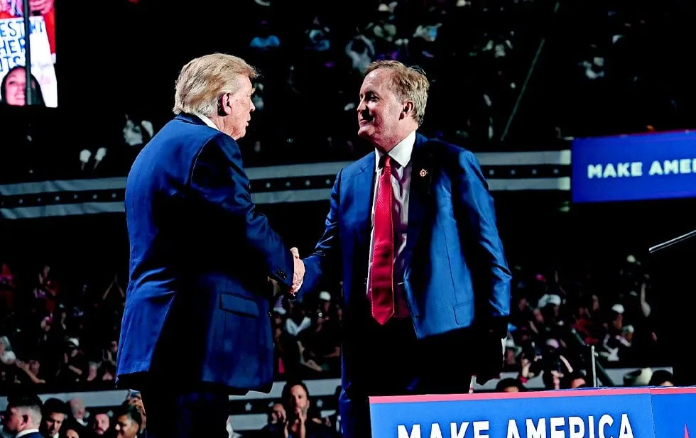 En Texas, forman Trump y Paxton una pareja incómoda