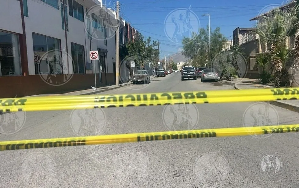 Atacan a tiros a asistente de dentista tras confrontar a asaltante