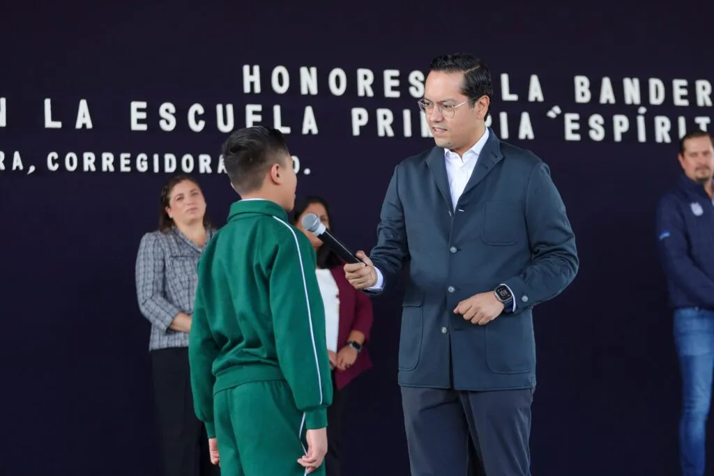 Anuncian apoyos para primaria de Los Olvera en Corregidora