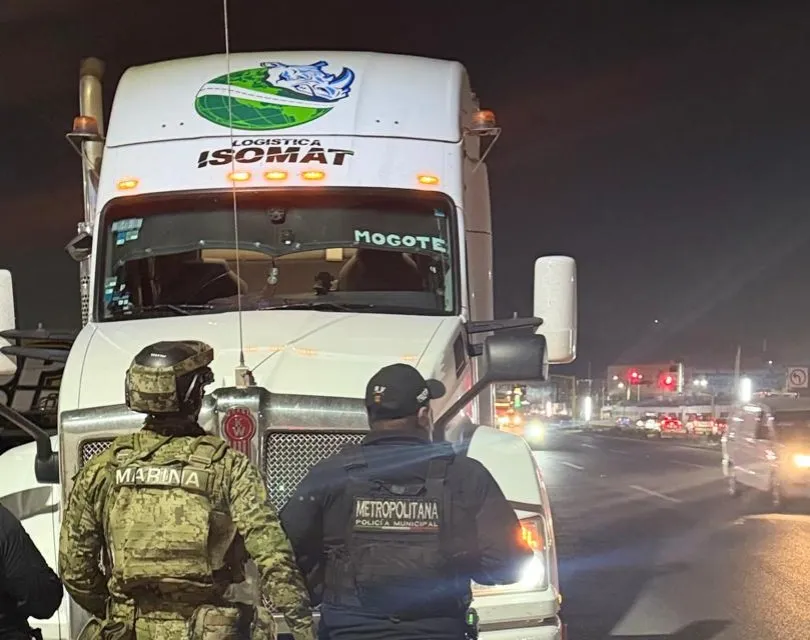 Recupera Policía de Ecatepec tráiler robado sobre la Texcoco-Lechería