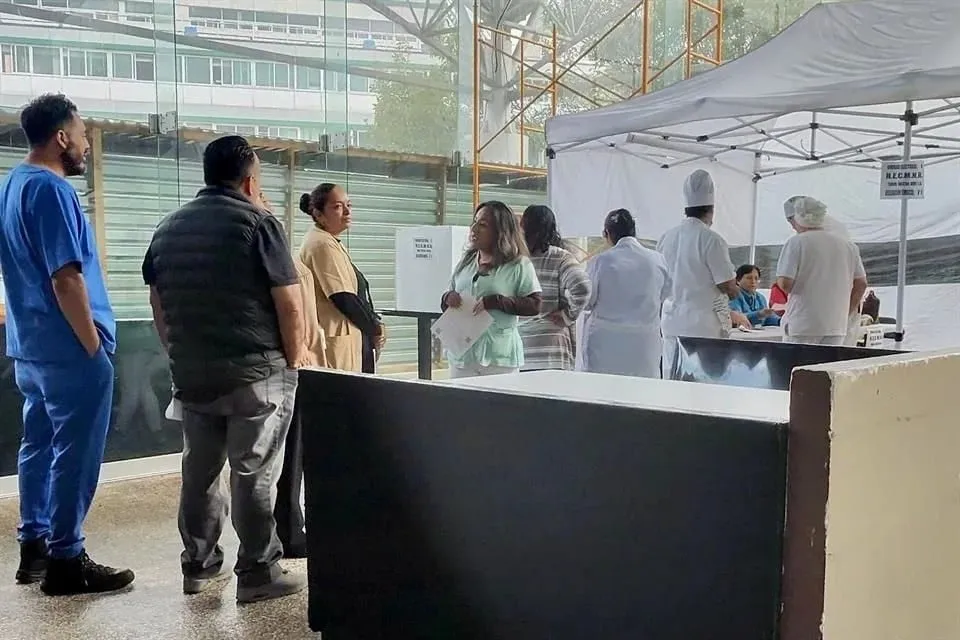 Votan en IMSS; se perfilaba el no