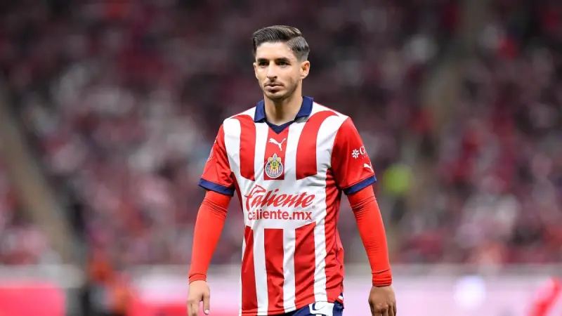 Isaac Brizuela revela quién lo obligó a salir de Chivas