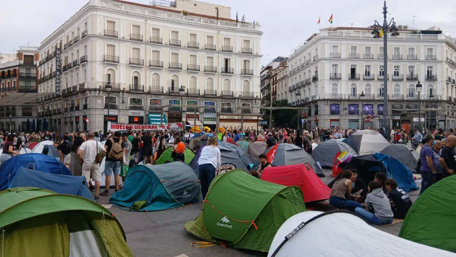 El síndrome del camping en las plazas públicas