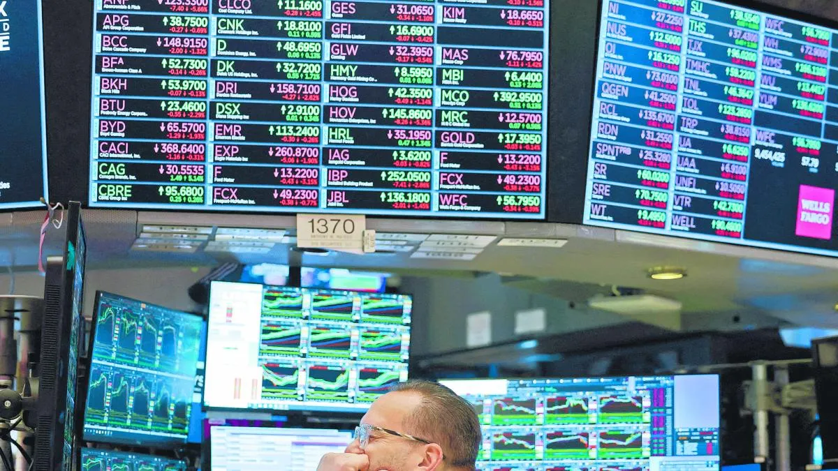 El S&P 500 y el Nasdaq cerraron a la baja debido a la caída de las acciones de chips