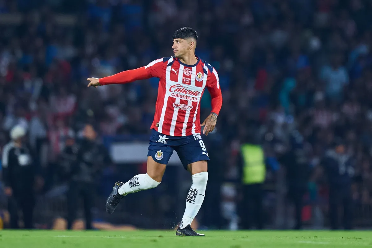 “Parecía un castigo”: Alan Pulido destapa el infierno que vivió en sus últimos días con Chivas