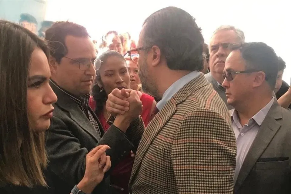 Acorrala Que Siga la Democracia a Bátiz por registro