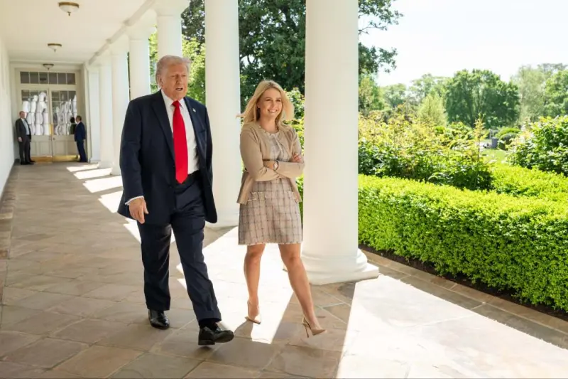 Se incorpora Karoline Leavitt a Fox News como colaboradora