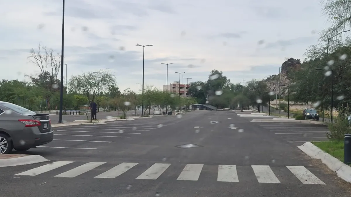 Polo llega a Sonora y Bomberos pide no cruzar arroyos con corriente; estas son las vialidades que más se inundan en Hermosillo