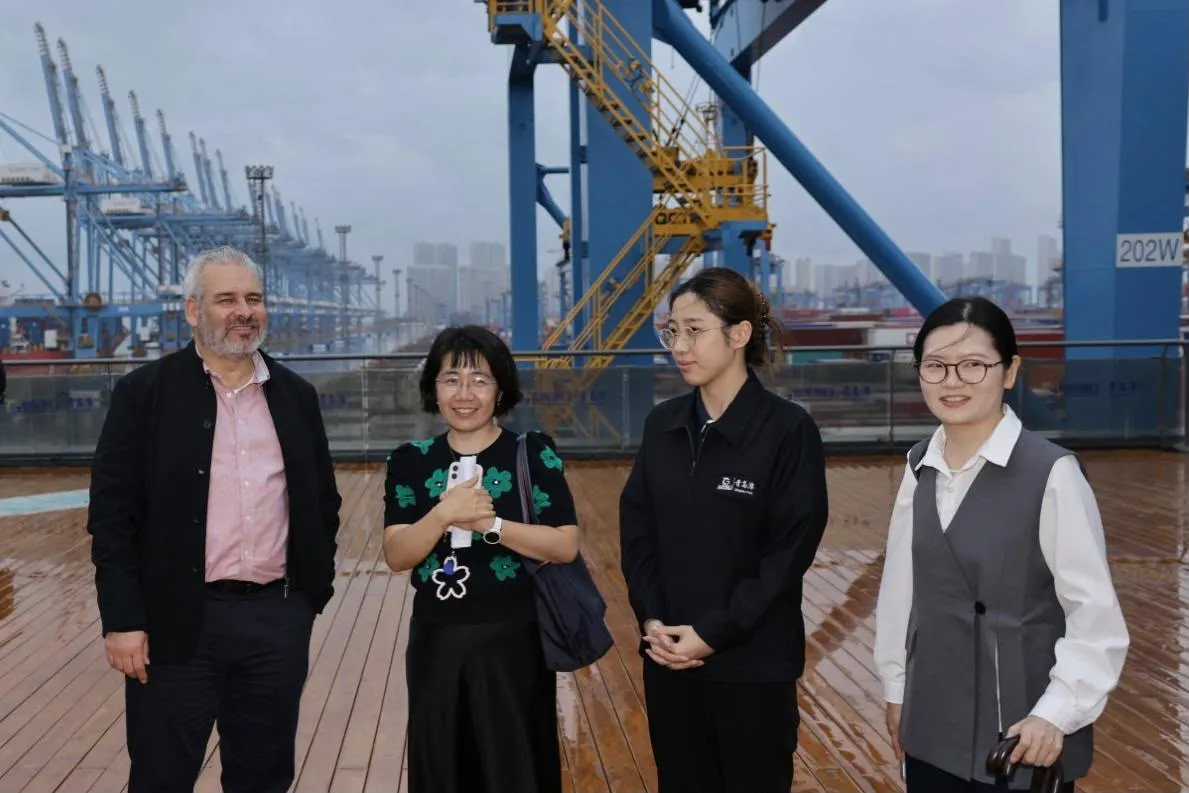 Visita Ramírez Bedolla terminal automatizada de contenedores en China