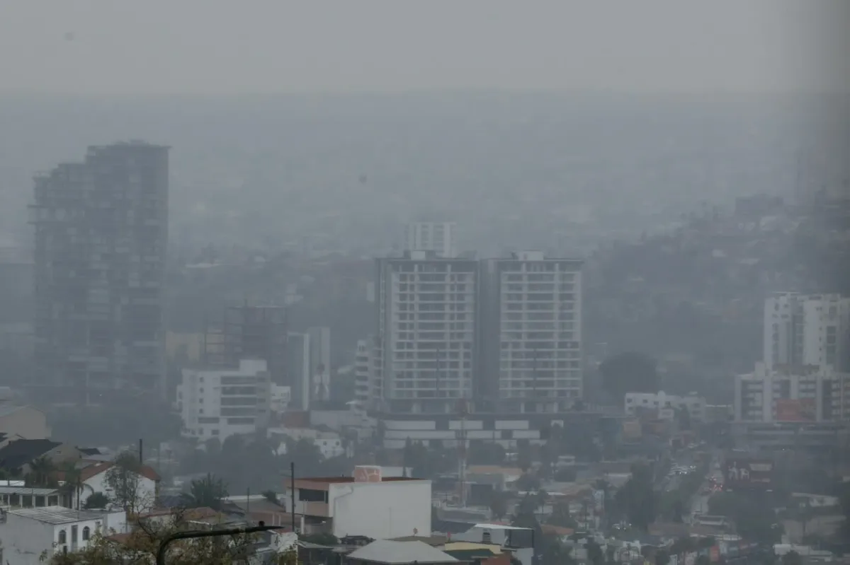 Lluvias en Tijuana provocan encharcamientos y tráfico lento