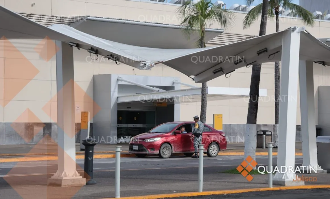 Inicia aeropuerto de Puerto Vallarta reapertura tras huracán Simón