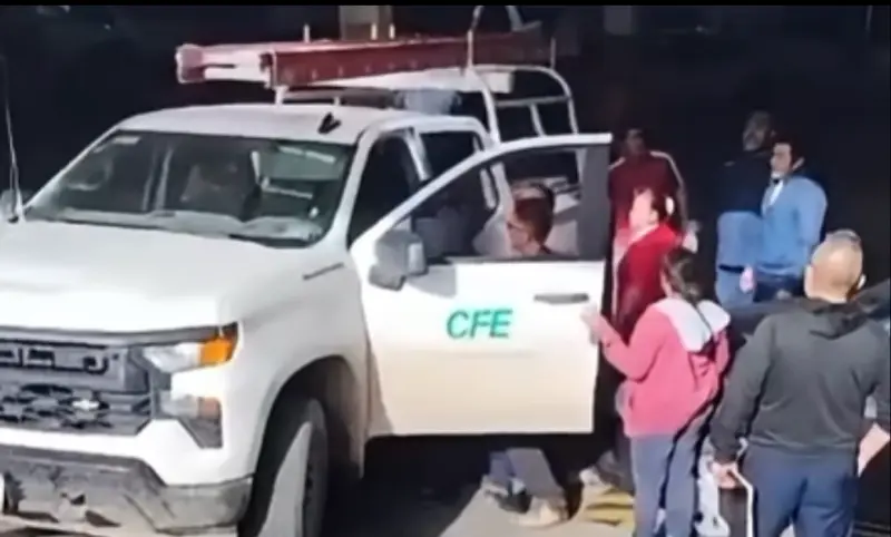 Protestan habitantes ante CFE por cortes de energía en Ixmiquilpan