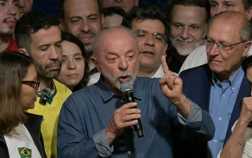 Promete Lula Gobierno más participativo tras victoria