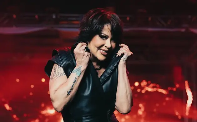 Alejandra Guzmán reaparece tras dislocarse la cadera
