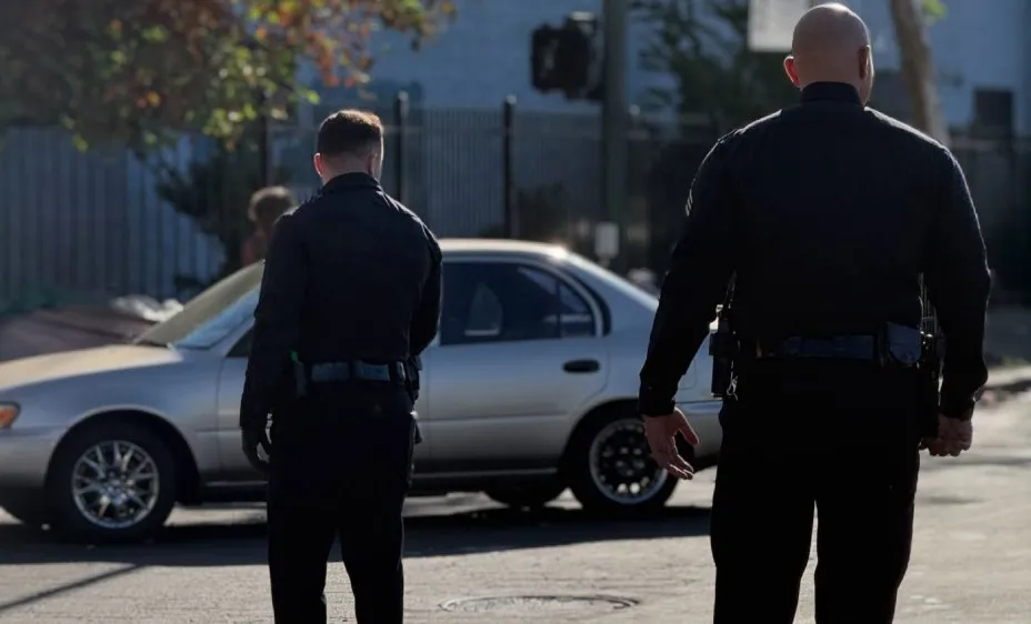 Destaca gobernador de California caída en homicidios y robos de autos