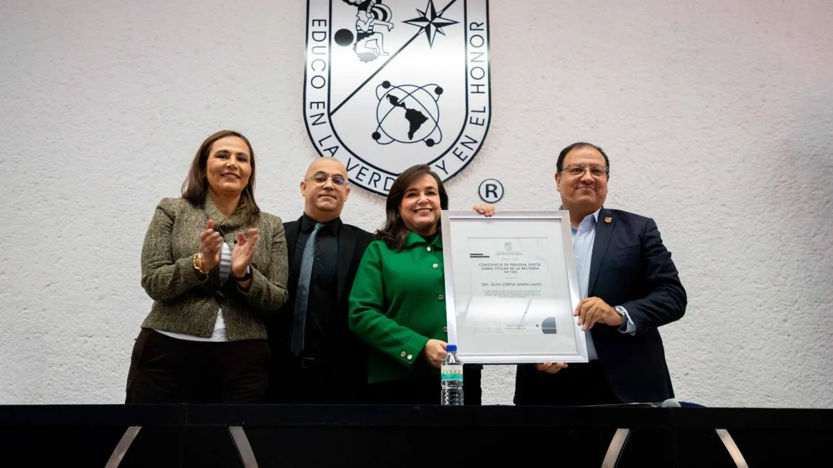 Recibe Dra. Silvia Amaya Llano constancia como Rectora electa de la UAQ