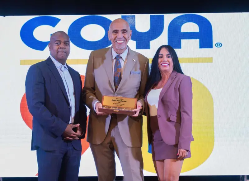 Reconocen a líderes hispanos y becan a estudiantes en Newark