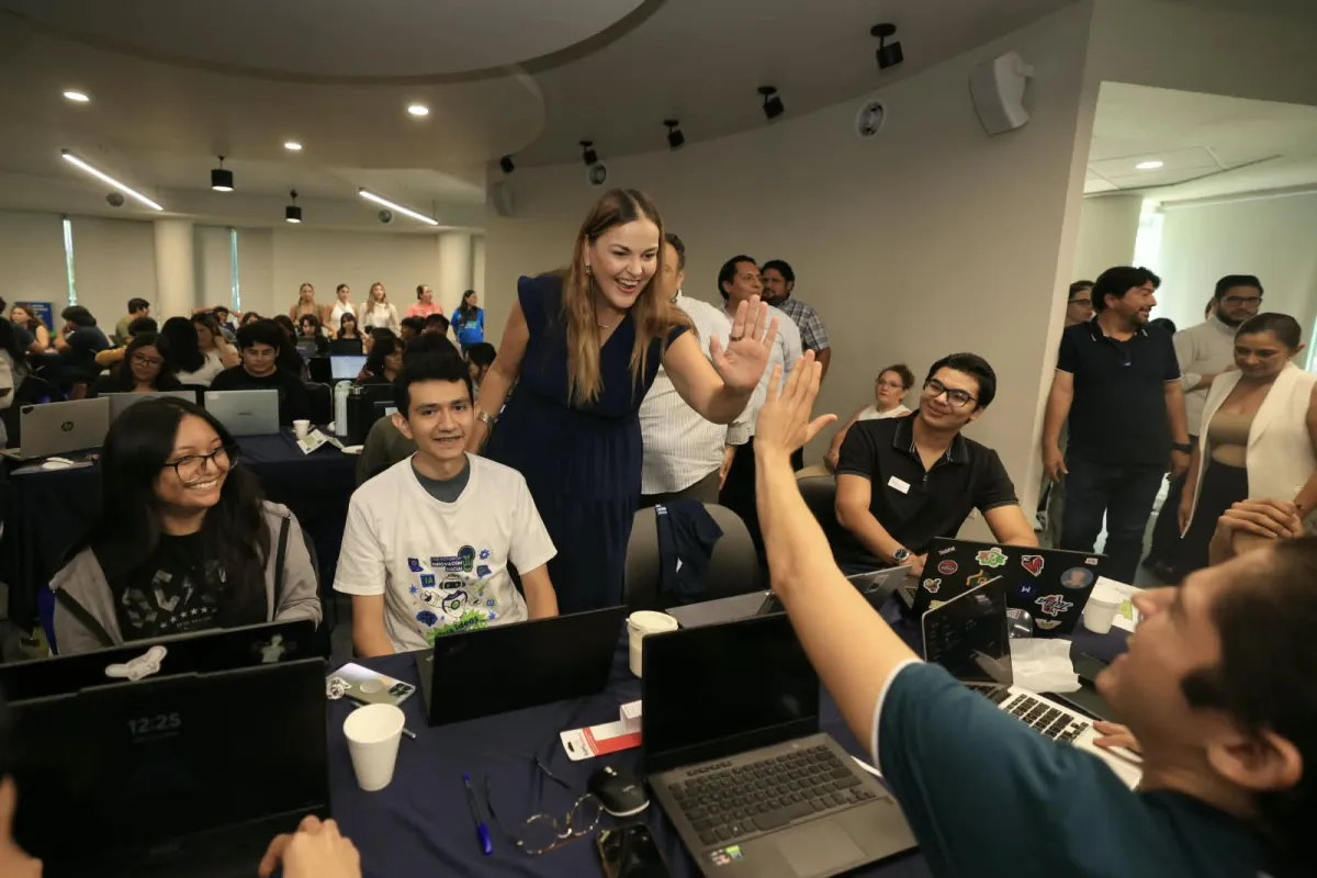 Jóvenes construyen soluciones usando IA: Cecilia Patrón