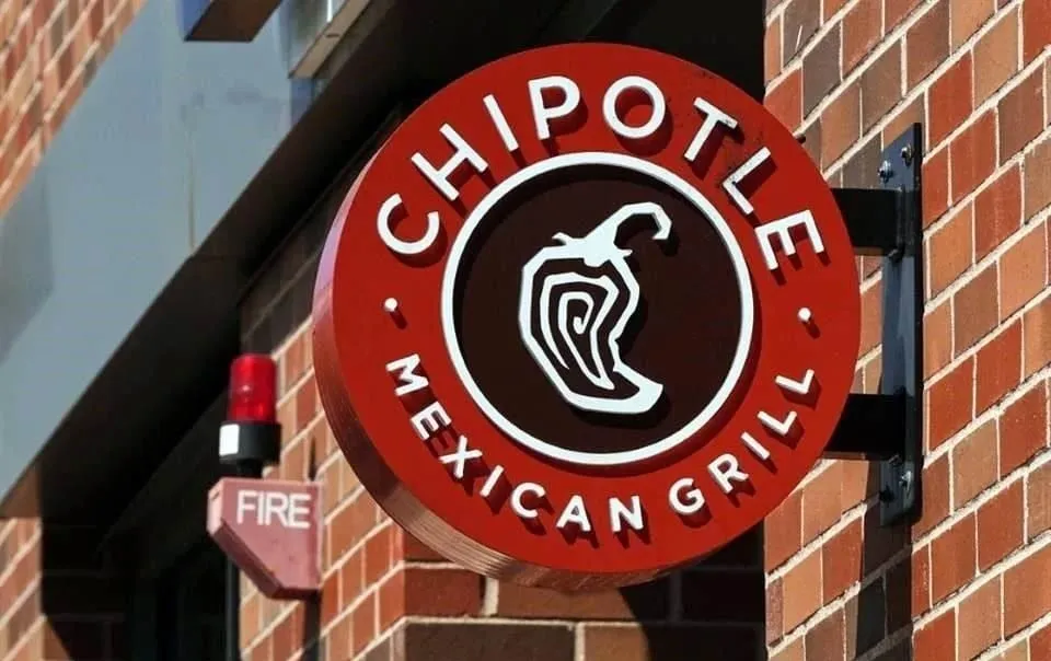 Interesaría a Starbucks comprar a Chipotle Mexican Grill
