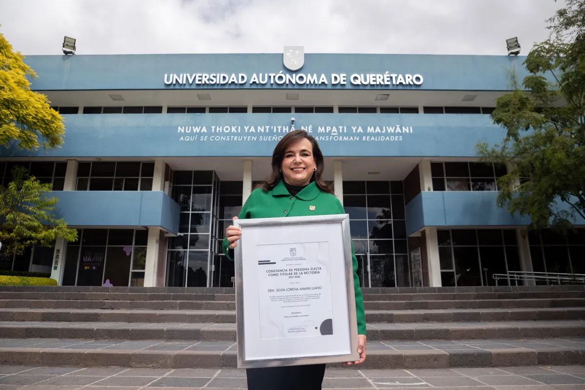 Recibe Dra. Silvia Amaya Llano constancia como Rectora electa de la UAQ