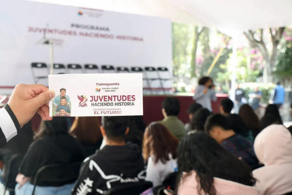 Entrega Raciel Pérez Cruz más apoyos para estudiantes de Tlalnepantla