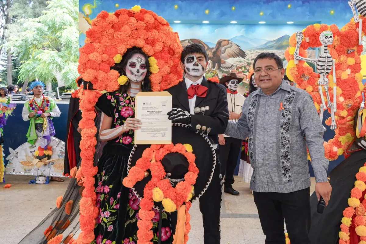 Celebra UABJO Muerteada Universitaria entre música y disfraces