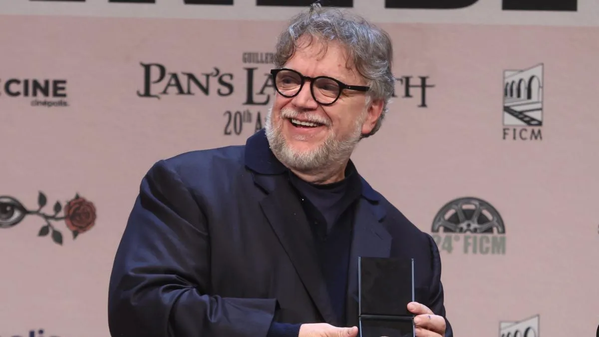 Guillermo del Toro respalda protesta de jóvenes por agua limpia en Guadalajara