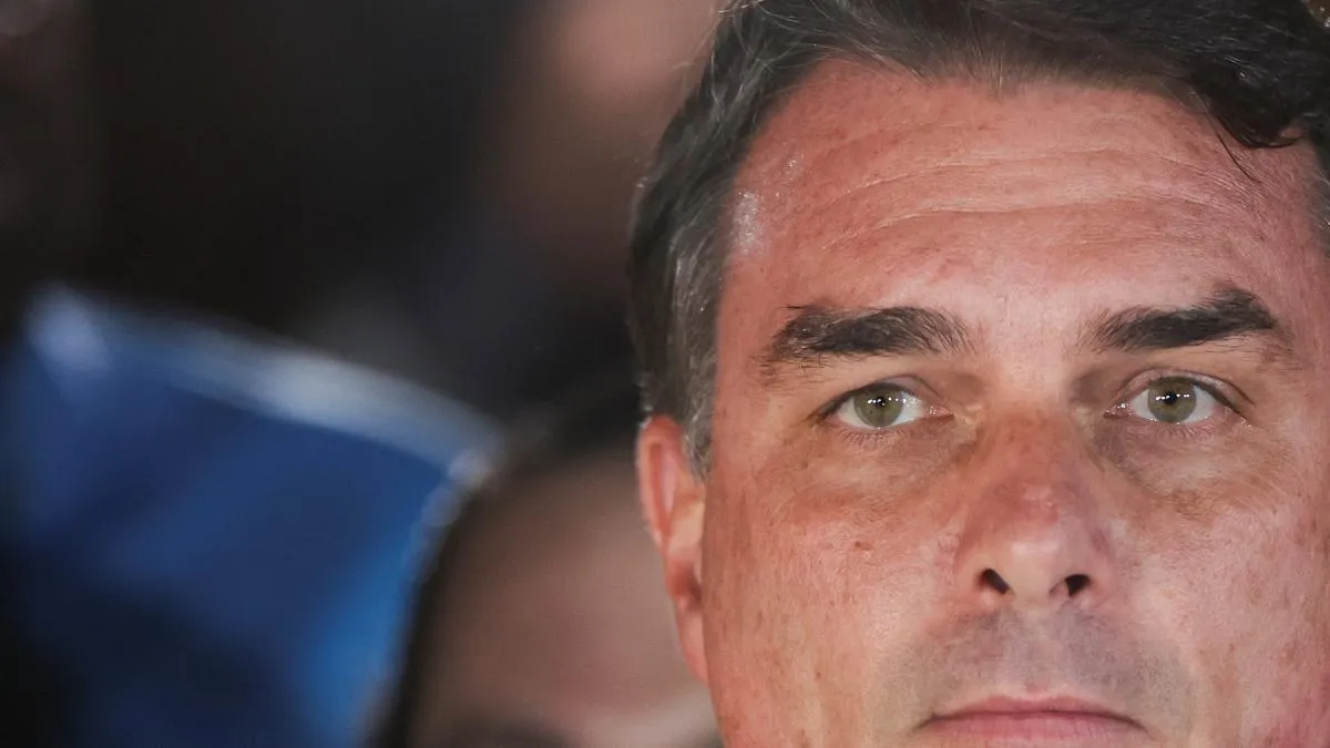 Flavio Bolsonaro y su familia recibirán visa de EU; su paradero sigue sin confirmarse
