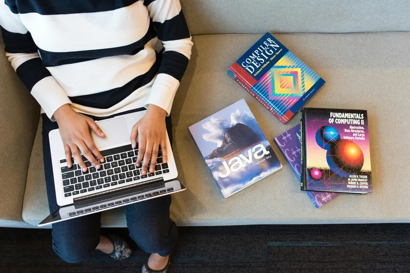 Un autodidacta nos da un consejo para aprender más rápido: aléjate de tutoriales y Google, las respuestas las encuentras en otro lado