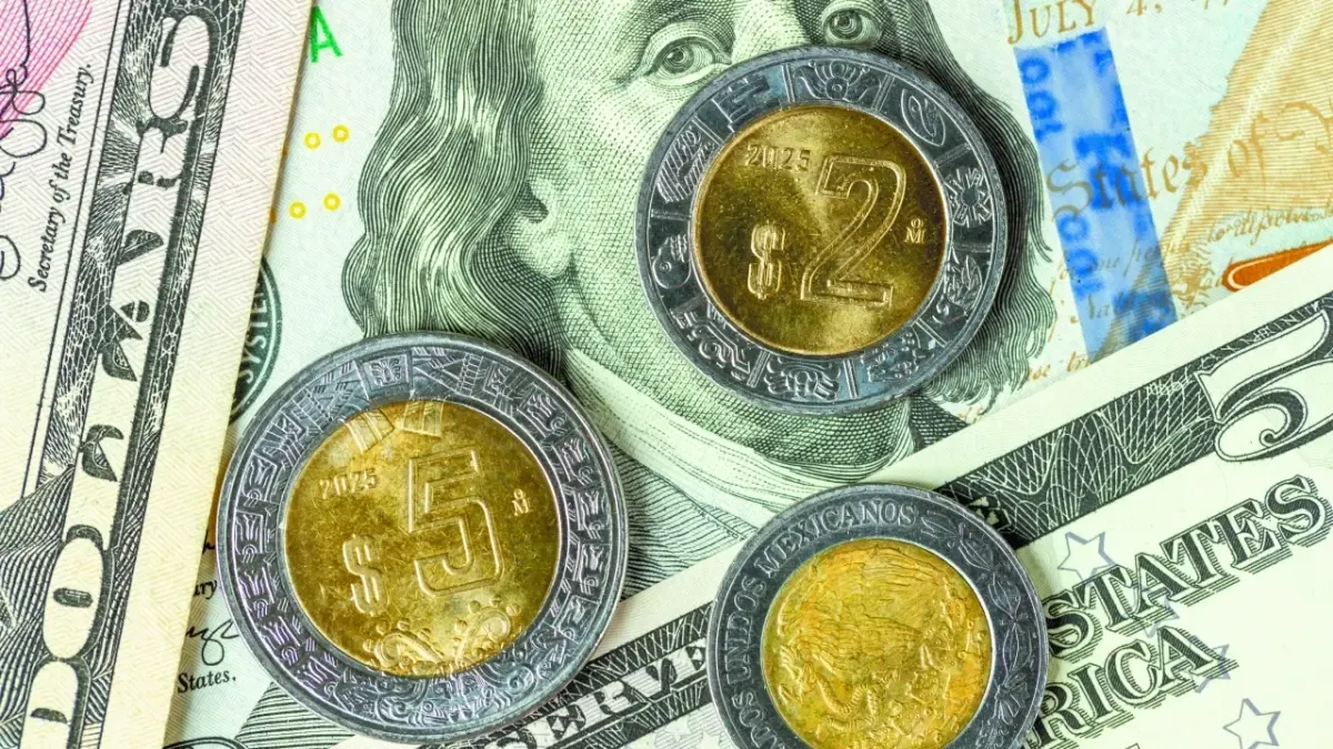 Peso mexicano se aprecia levemente frente al dólar; cierra en 18.43 unidades