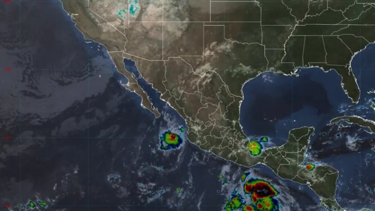 Se forma la depresión tropical 21-E; huracán Simon sigue frente a las costas de Sinaloa y Nayarit