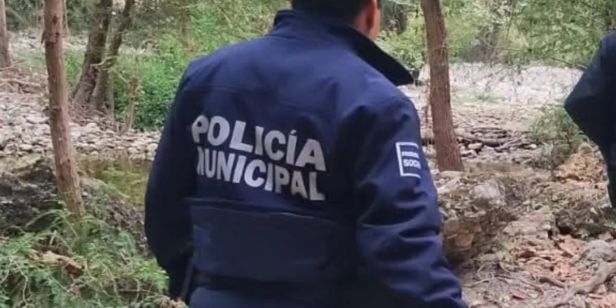 Detienen a un menor y a su padre por la presencia de un arma de fuego en una secundaria de Jalpan de Serra