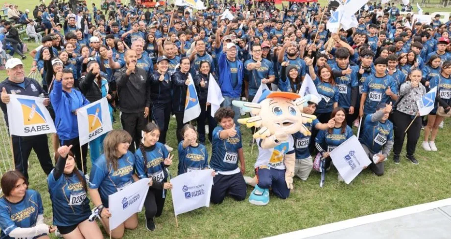 Reúne Carrera SABES a más de mil participantes en León