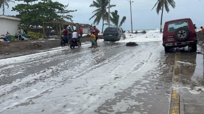 Huracán Rachel causa estragos en al menos 4 estados