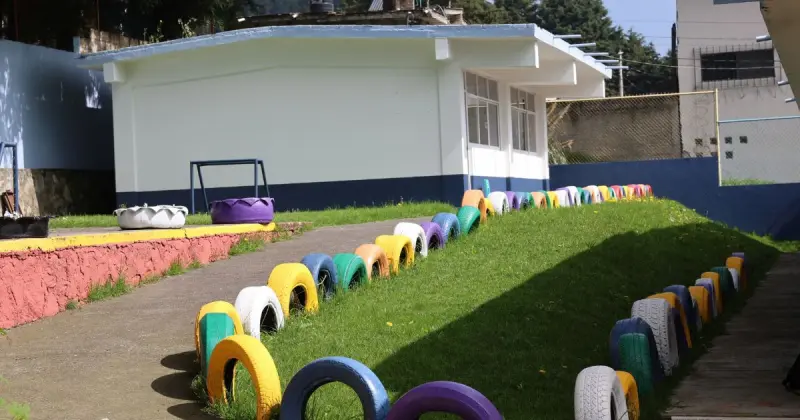 Escuela de La Cañada en Huixquilucan es rehabilitada con nueva zona de juegos infantiles