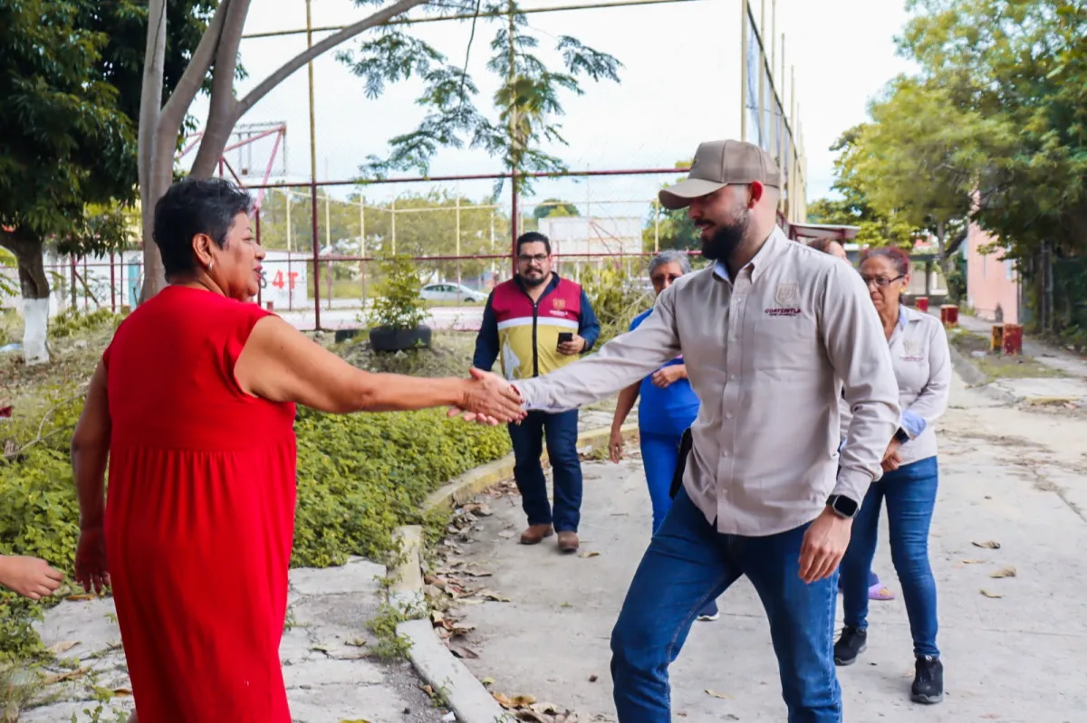 Recorre Jorge Alanis Fraccionamiento Kawatzin en Coatzintla