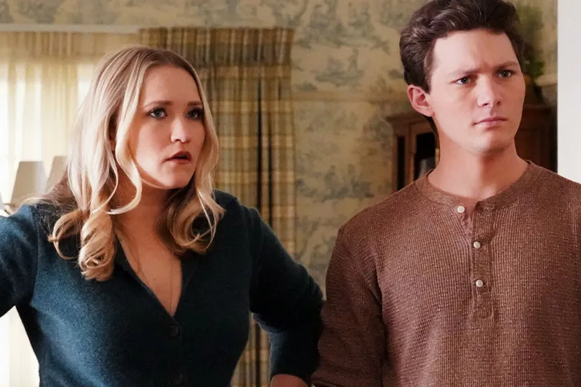 Emily Osment, actriz de 'Young Sheldon', pidió un coordinador de escenas íntimas por la diferencia de edad con su compañero: "¡Solo era un crío!"