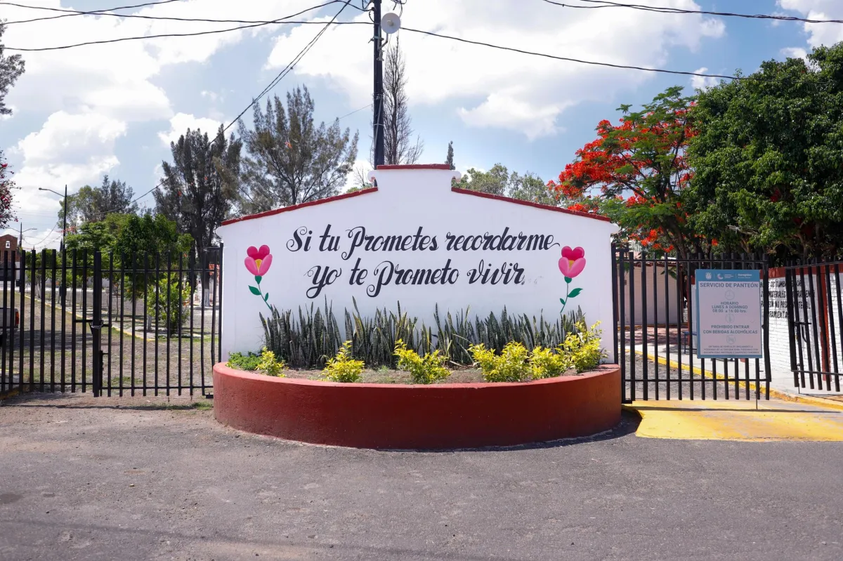Esperan recibir más de 40 mil visitantes en los panteones de Santa Bárbara y Pita en Corregidora por Día de Muertos