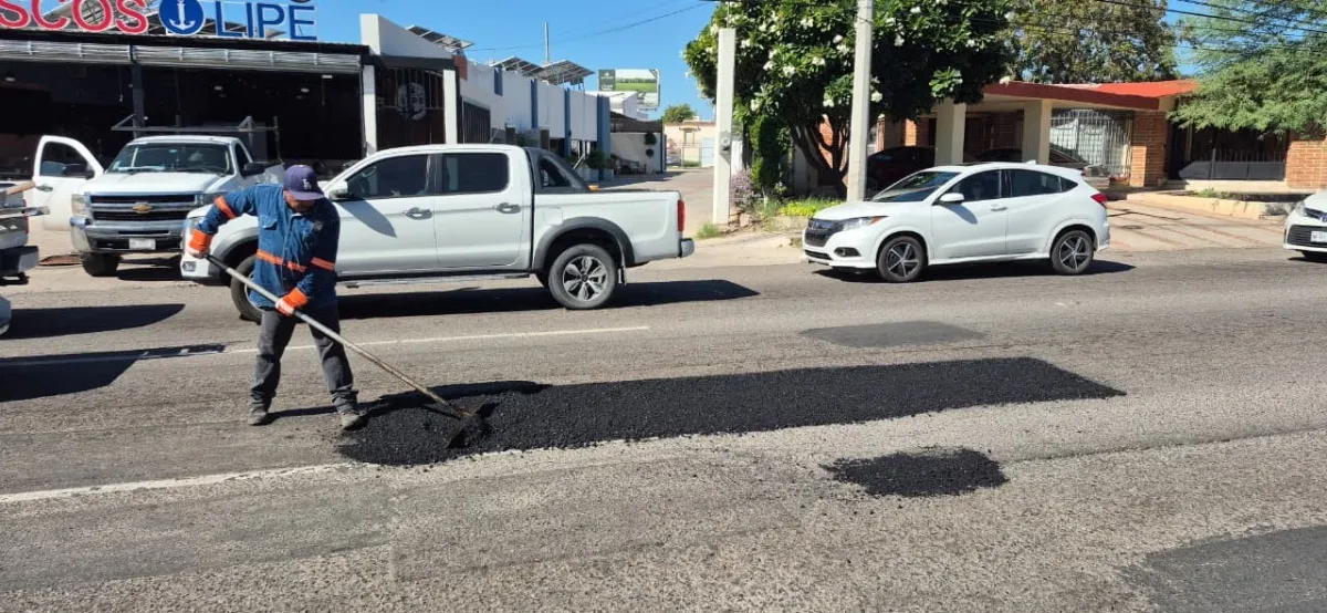 Ayuntamiento de Hermosillo continúa con trabajos de bacheo y fija meta de un millón de metros cuadrados reparados