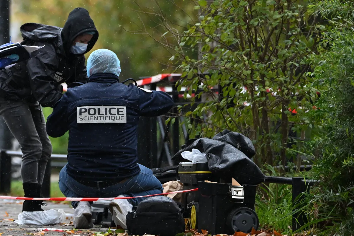 Un muerto y cuatro heridos en tiroteos perpetrados por un hombre en la periferia de París. Son investigados como actos terroristas